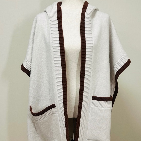 Burberry Carla Logo Hooded Wool Blend Cape - Picture 6 of 16